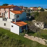 House Luna By Guide * Pomer