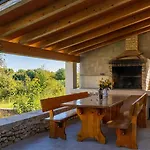 Villa House Luna By Guide Pomer
