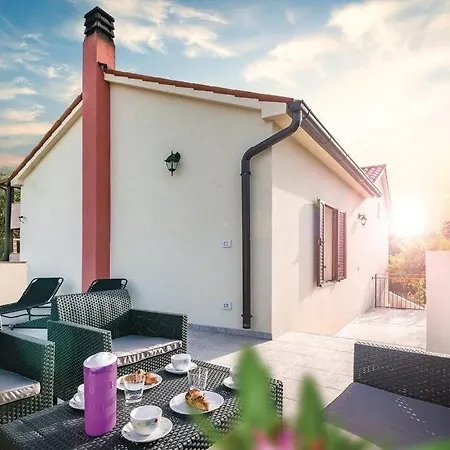 House Luna By Guide Villa Pomer