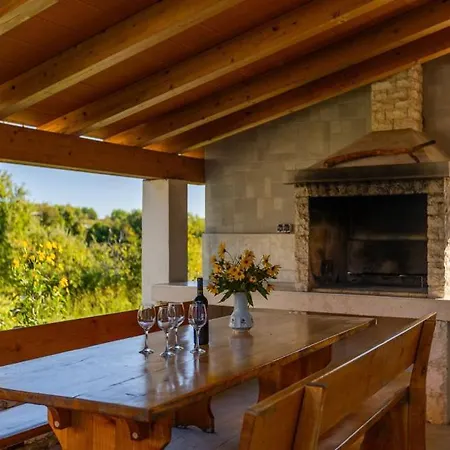 Villa House Luna By Guide Pomer