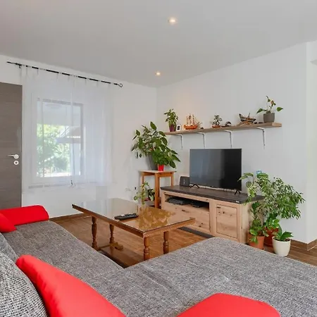 House Luna By Guide Pomer