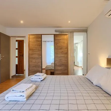 House Luna By Guide Villa