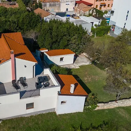 House Luna By Guide * Pomer