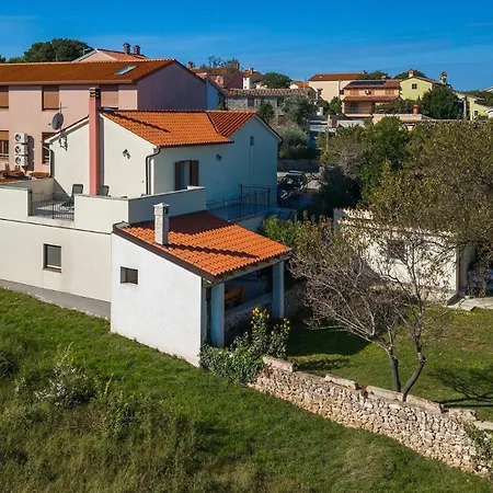 House Luna By Guide * Pomer