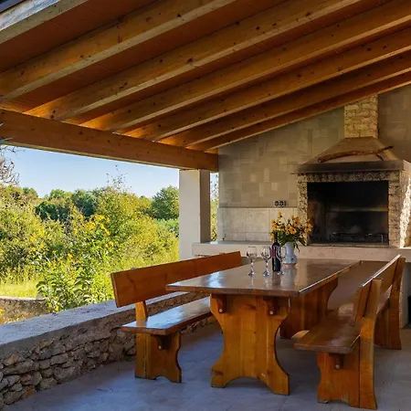 Villa House Luna By Guide Pomer