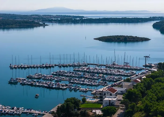 House Luna By Guide *